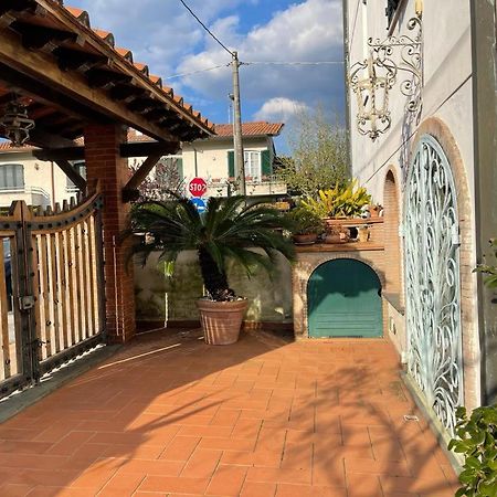 Raffinato Bilocale A Lido Di Camaiore Vicino Al Mare Zewnętrze zdjęcie