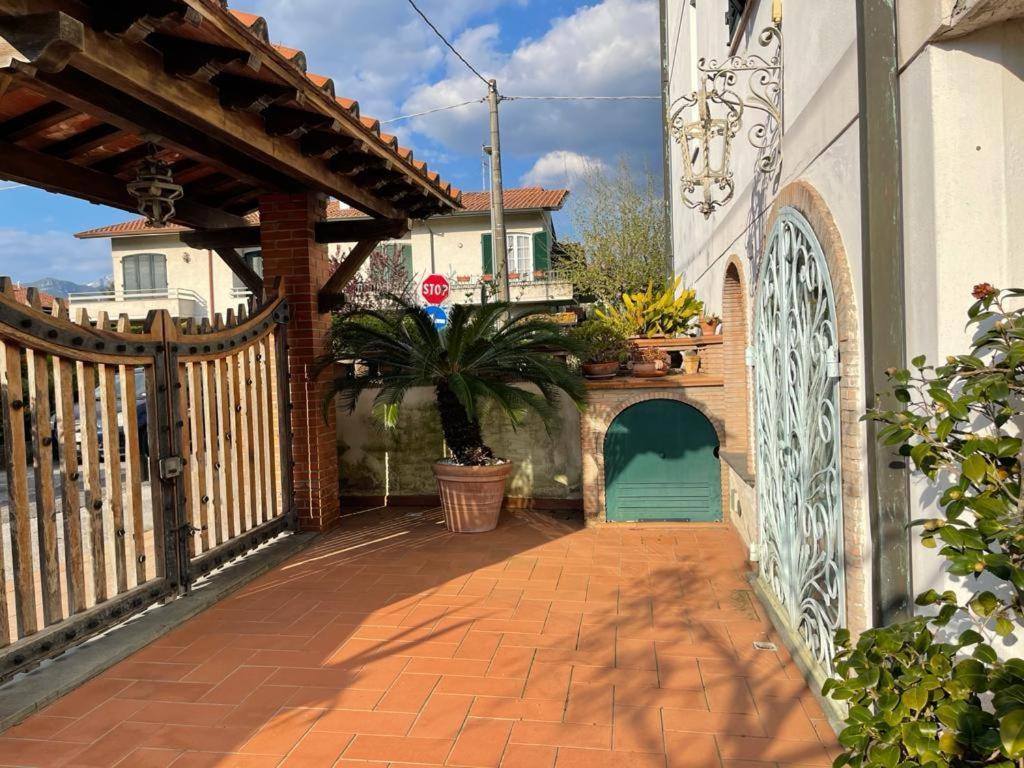 Raffinato Bilocale A Lido Di Camaiore Vicino Al Mare Zewnętrze zdjęcie